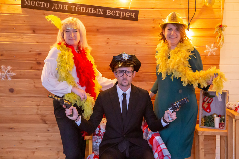 Новогоднее украшение зала для корпоратива в Кемерово