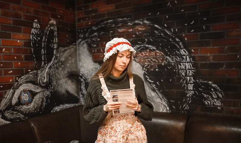 Выездные квесты на Международный женский день: организаторы проводят игру в школе Kemerovo