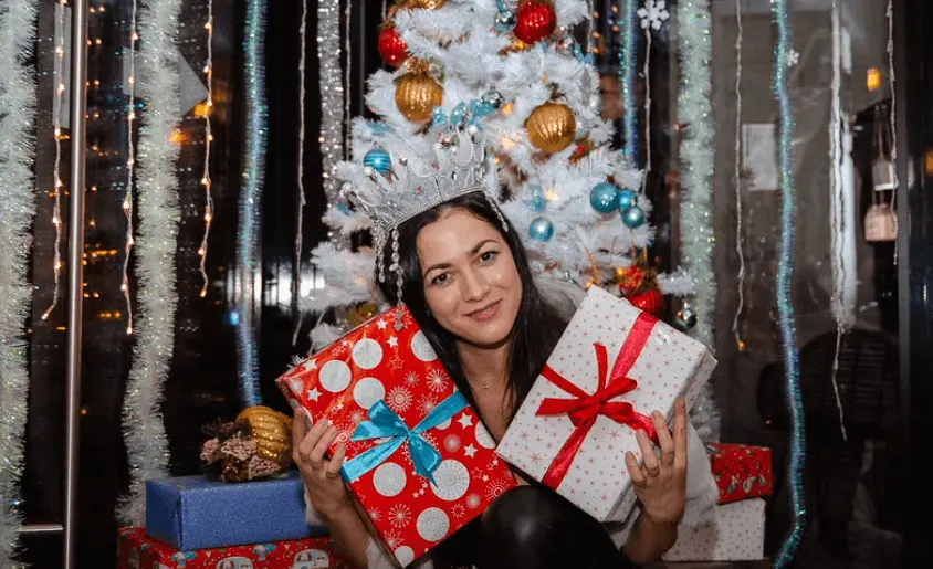 Гайд по идеальному Новому году 2026 с друзьями в Кемерово: от квартиры и коттеджа — до квеста и ночного города